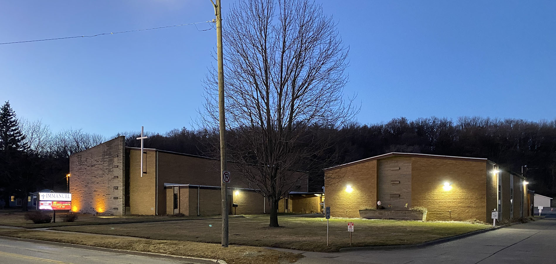 Picture of cross in snow